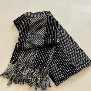 Elegant Black and Gray Patterned Scarf